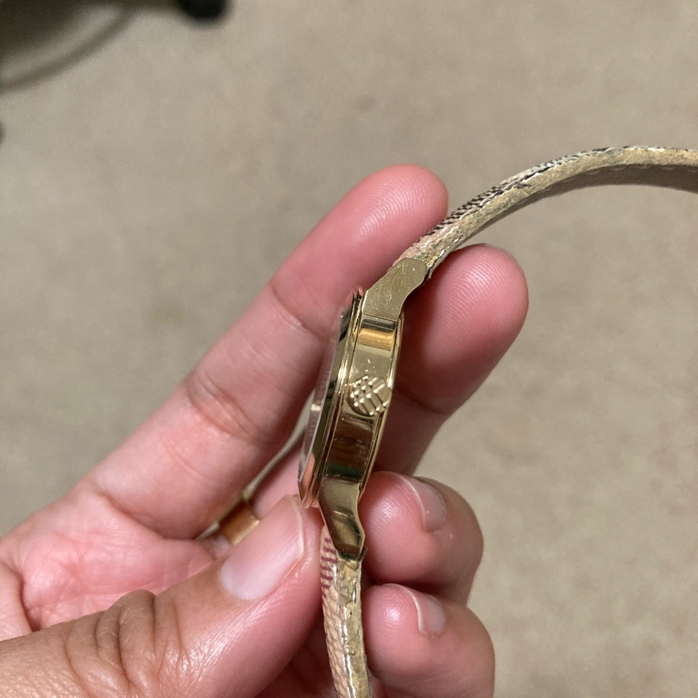 💯 Authentic Burberry Watch - Picture 5 of 8
